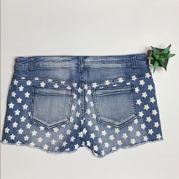 🌵Xhilaration Distressed Americana jean shorts - Picture 2 of 4